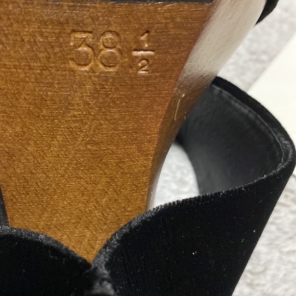 Chanel - Picture 7 of 9